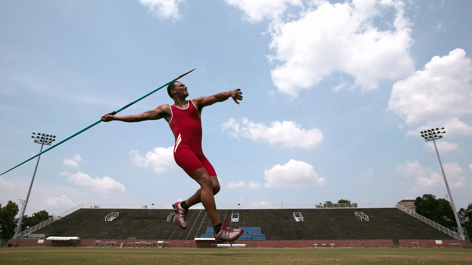 国家队在赛后与媒体保持开放沟通提升透明度